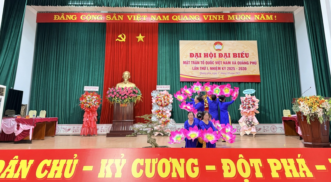 Văn nghệ chào mừng